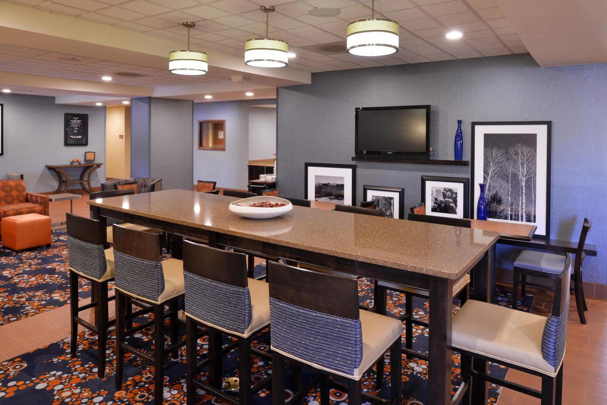 Hampton Inn Utica Extérieur photo