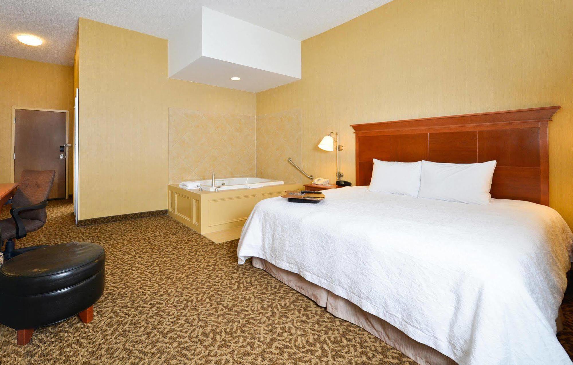 Hampton Inn Utica Extérieur photo